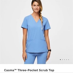Figs Casma™m Three-Pocket Scrub Top